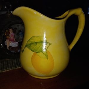 Lemon pitcher